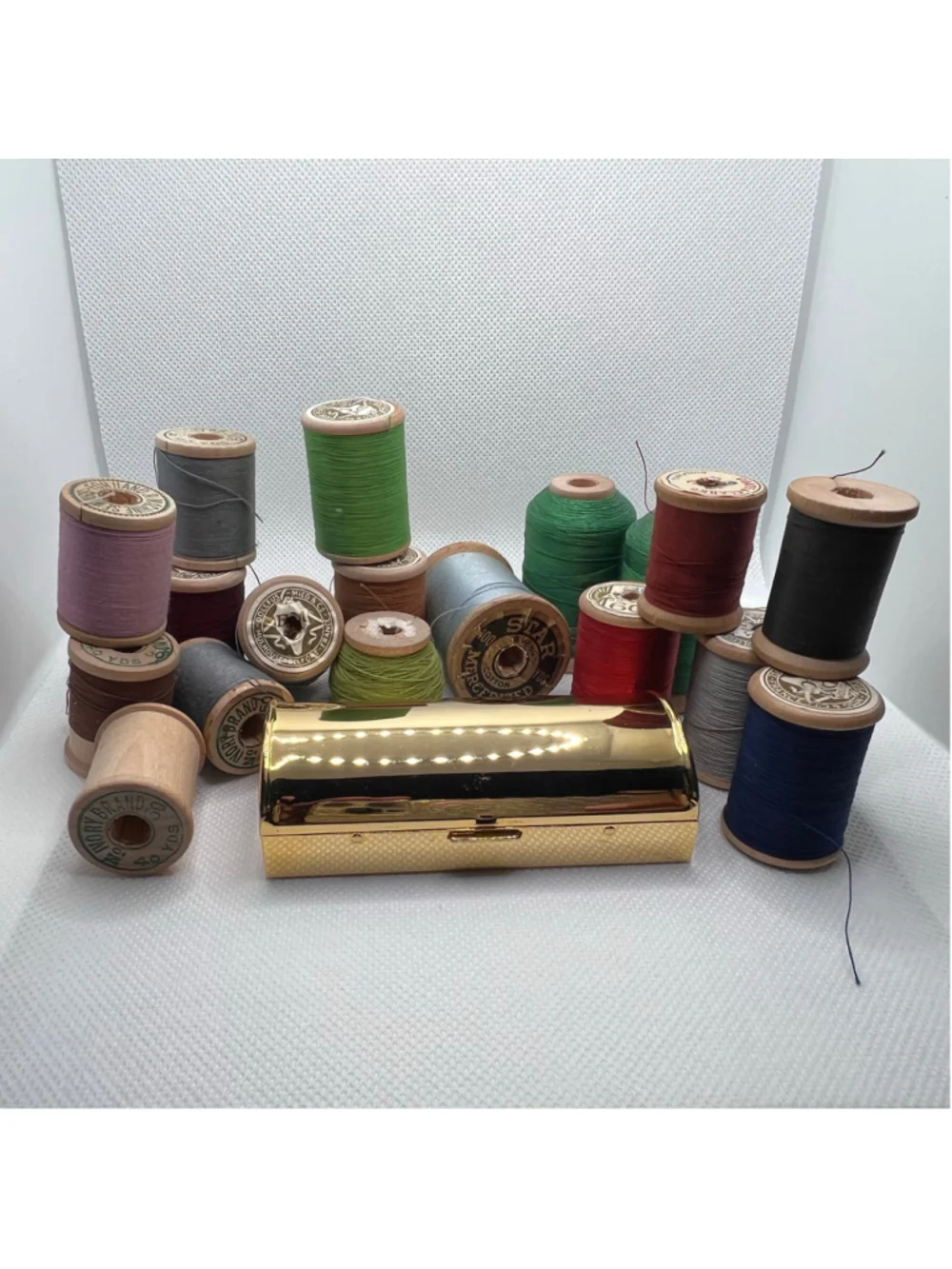 Vintage Sewing Thread Spool Collection w/PENCO Gold Case, Multicolor, One Size